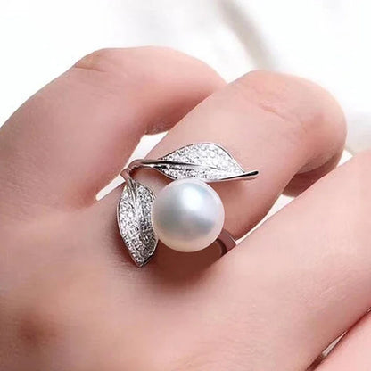 Elegant Lady Leaf Ring – Bright Zirconia & Simulated Pearl for Engagement
