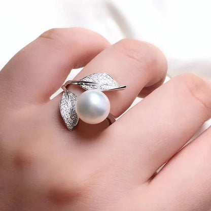 Elegant Lady Leaf Ring – Bright Zirconia & Simulated Pearl for Engagement