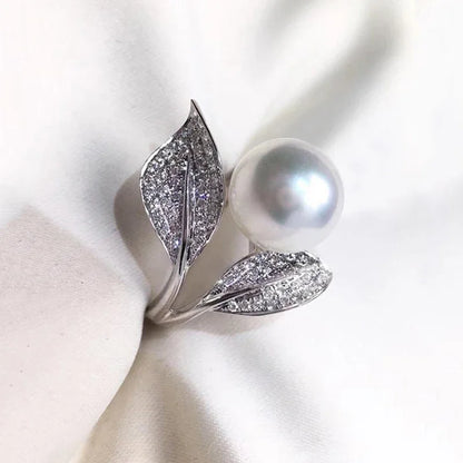Elegant Lady Leaf Ring – Bright Zirconia & Simulated Pearl for Engagement