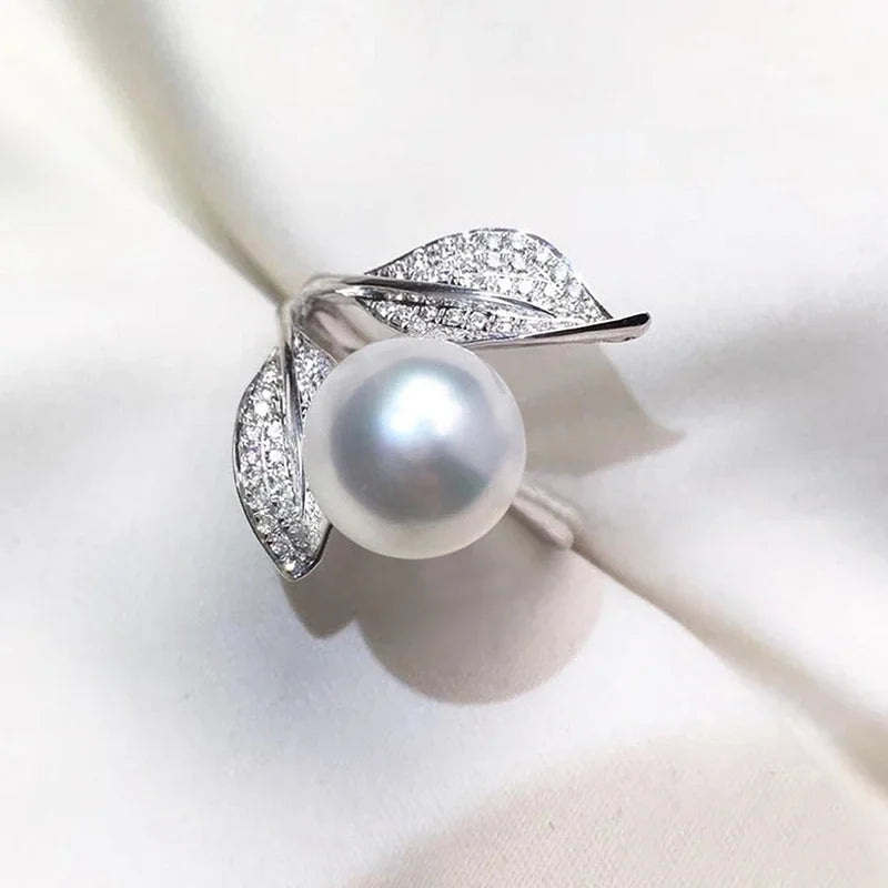 Elegant Lady Leaf Ring – Bright Zirconia & Simulated Pearl for Engagement