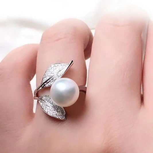 Elegant Lady Leaf Ring – Bright Zirconia & Simulated Pearl for Engagement