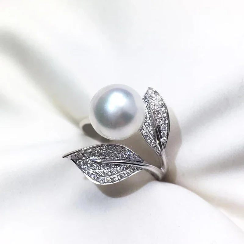 Elegant Lady Leaf Ring – Bright Zirconia & Simulated Pearl for Engagement